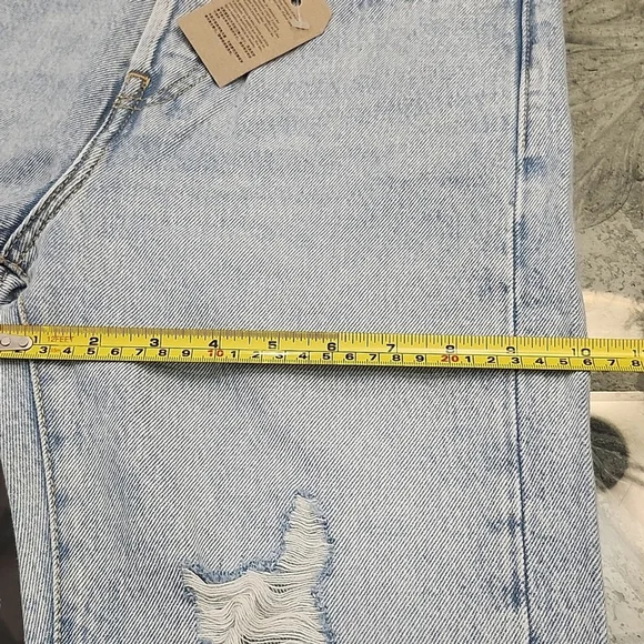 Levi's Women's Wedge Straight Light Blue Distressed Jeans New 26x28 - Picture 15 of 16